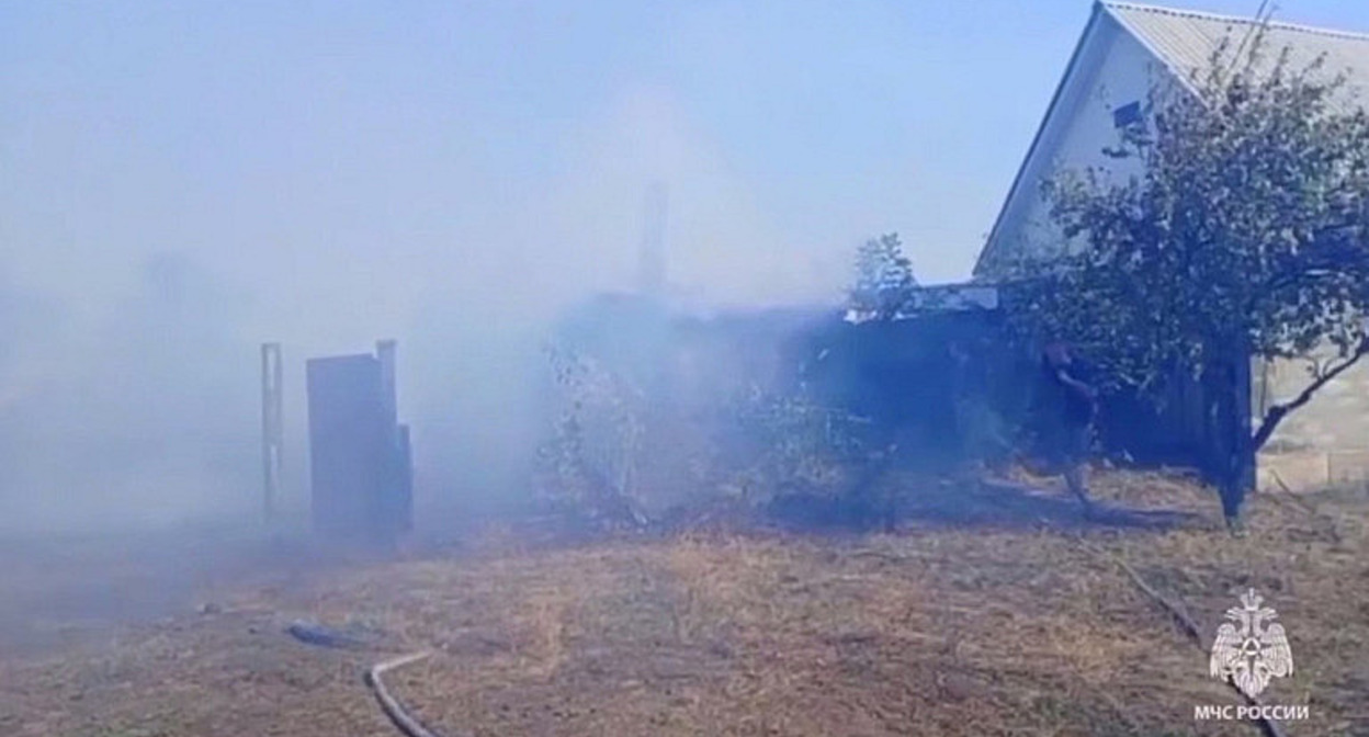 Пожар в Каменске-Шахтинском. 17 сентября 2025 года. Фото: МЧС России