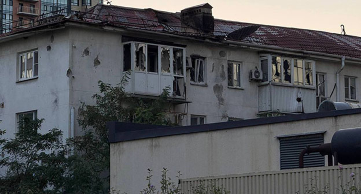 Дом, пострадавший от атаки дронов в Краснодарском крае. 24 сентября 2025 года. Фото: оперативный штаб Краснодарского края