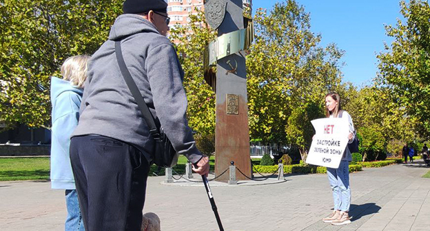 Пикет против застройки зеленой зоны микрорайона Юбилейный. Краснодар, 1 октября 2025 г. Фото: https://t.me/redtemnik/5999