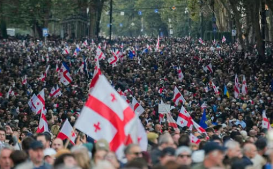 Обстановка на площади Свободы. Скриншот фото Publika от 04.10.25