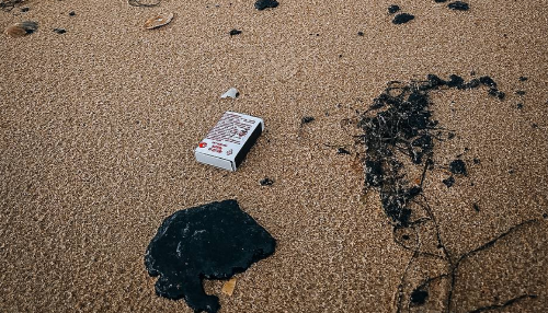 Выбросы на Бугазской косе. Скриншот фото штаба "Сети, сито, лопата" от 11.10.25, https://t.me/setisitolopata/1662.