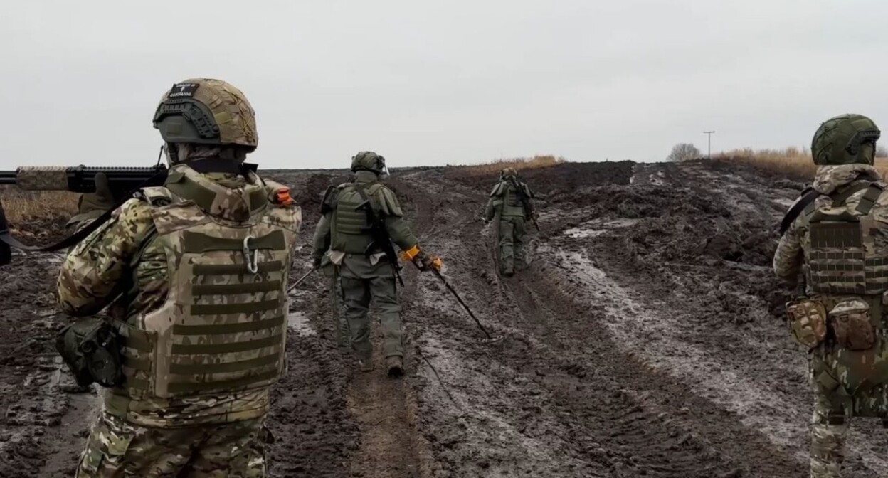 Участники военной операции на Украине. Кадр видео Минобороны https://function.mil.ru