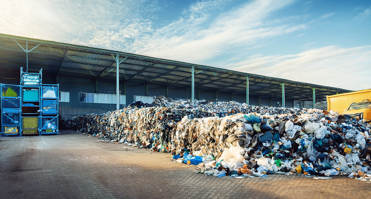 Мусор для переработки. Иллюстрация создана «Кавказским узлом» с помощью ИИ в программе Copilot

