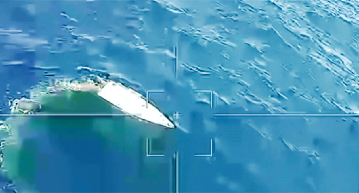 Безэкипажный катер. Скриншот видео Министерства обороны РФ