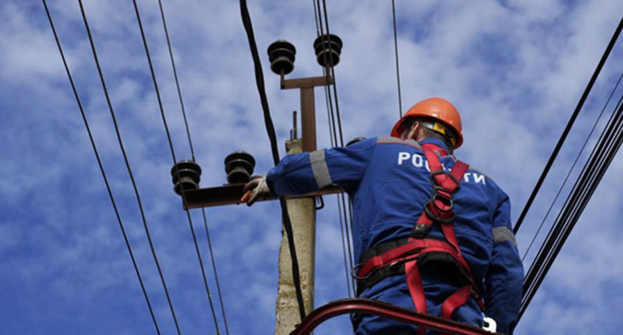 Устранение неполадок электросети. Фото: Грозный-Информ https://www.grozny-inform.ru/news/society/175733/