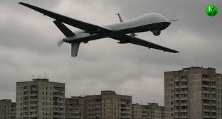 БПЛА над городом. Иллюстрация создана «Кавказским узлом» с помощью ИИ в программе Copilot