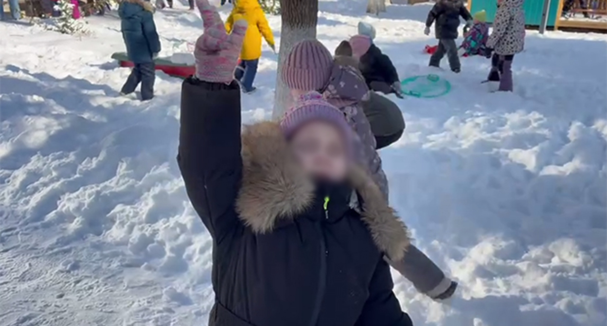 Кадр видео с обращением детсадовцев к Алаудинов. 26 января 2026 г. Скриншот видео https://t.me/AptiAlaudinovAKHMAT/17994