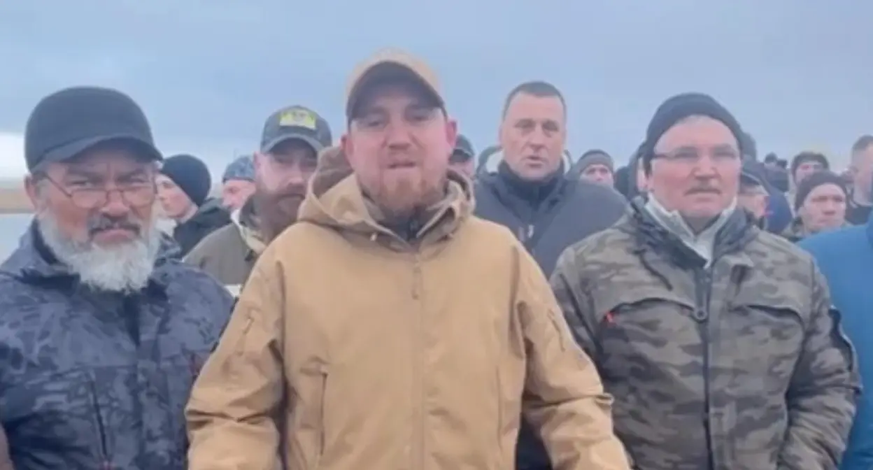 Кадр жители Ейского раиона на Кубани просят помочь власти обратить внимание на замор рыбы. Фото: Барахолка Ейск / Telegram-канал