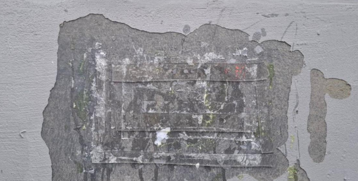 20-я временная табличка исчезла с дома Политковской. Скриншот фото https://t.me/sotavisionmedia/56325 20-я временная табличка исчезла с дома Политковской. Скриншот фото https://t.me/sotavisionmedia/56325