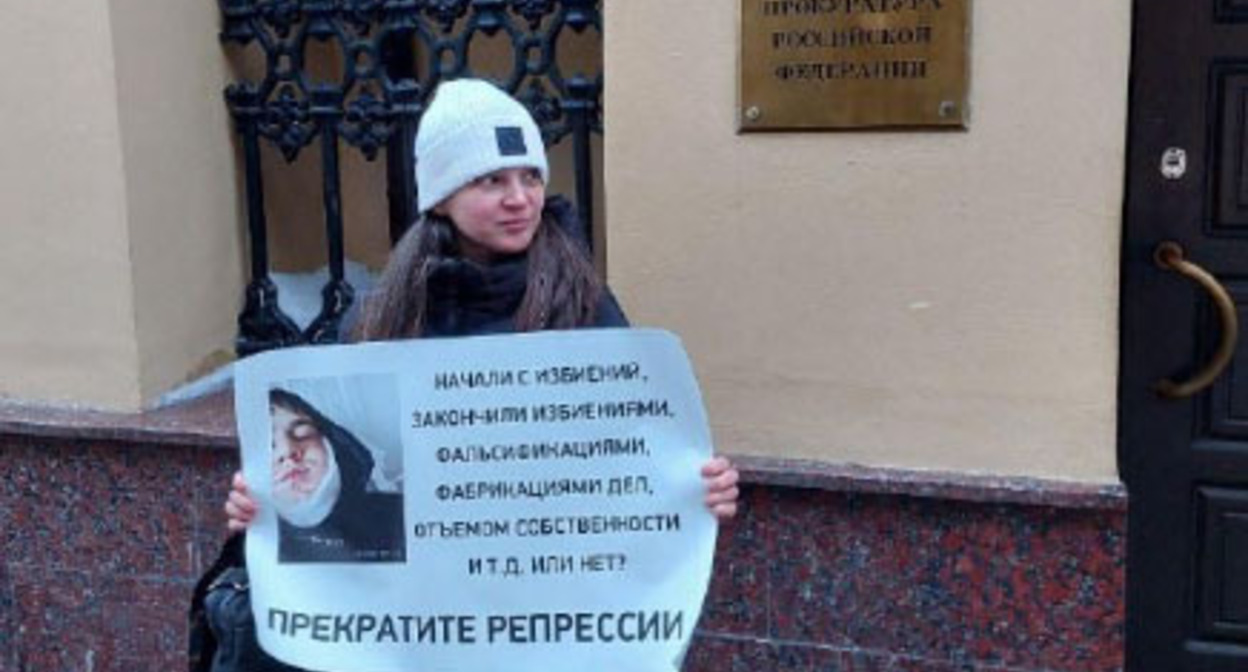 Задержание Юлии Мельниченко. 24 февраля 2026  г. Фото: https://t.me/ovdinfolive/40121 включено в реестр инагентов