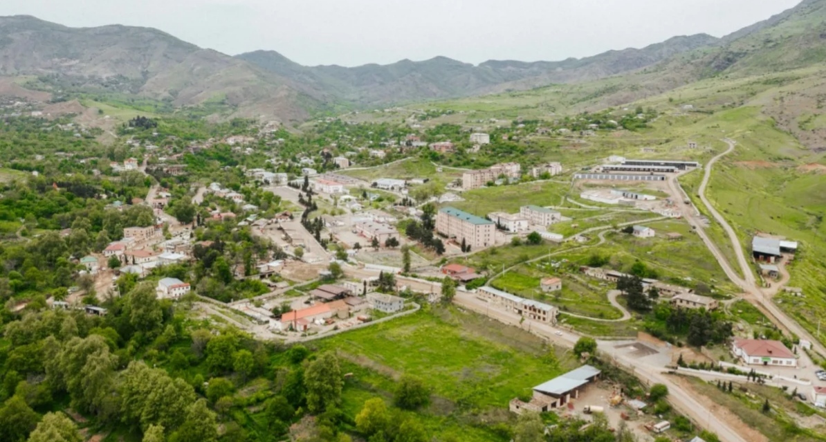 Ходжавенд. Фото: Report https://report.az/ru/infrastruktura/v-hodzhavende-v-2026-godu-zaplanirovan-remont-792-chastnyh-domov