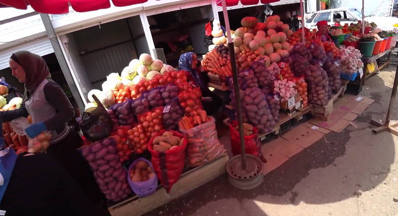 Рынок в Чечне. Стоп-кадр видео Timeless Truths https://yandex.ru/video/preview/12156655213302914786