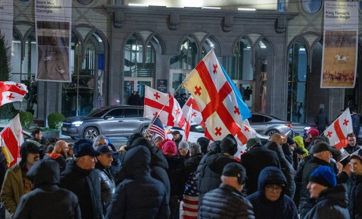 Протестующие на проспекте Руставели. Фото: Nino Kikvadze / Publika
