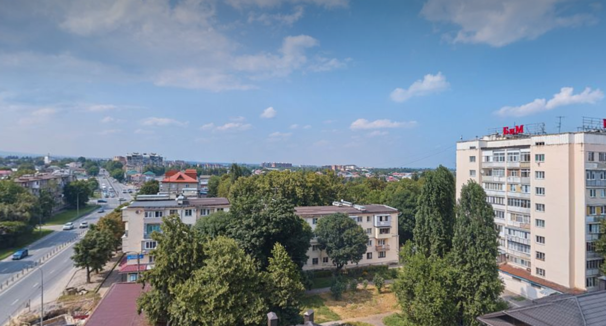 Нальчик. Скриншот фото с сервиса "Яндекс.карты", https://yandex.ru/maps/geo/nalchik/53119643/?l=stv%2Csta&ll=43.633618%2C43.488066&panorama%5Bair%5D=true&panorama%5Bdirection%5D=0.000000%2C0.000000&panorama%5Bfull%5D=true&panorama%5Bid%5D=1334084546_786679052_23_1692916824&panorama%5Bpoint%5D=43.643350%2C43.487061&panorama%5Bspan%5D=117.573587%2C60.000000&z=13.21 Нальчик. Скриншот фото с сервиса "Яндекс.карты", https://yandex.ru/maps/geo/nalchik/53119643/?l=stv%2Csta&ll=43.633618%2C43.488066&panorama%5Bair%5D=true&panorama%5Bdirection%5D=0.000000%2C0.000000&panorama%5Bfull%5D=true&panorama%5Bid%5D=1334084546_786679052_23_1692916824&panorama%5Bpoint%5D=43.643350%2C43.487061&panorama%5Bspan%5D=117.573587%2C60.000000&z=13.21