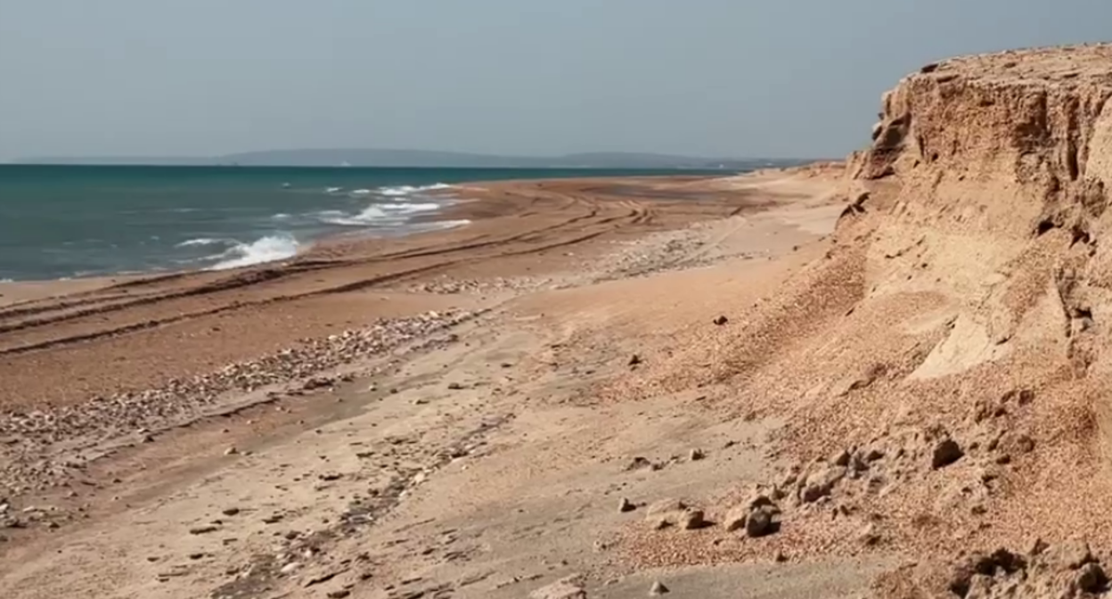 Бугазская коса. Стоп-кадр видео из Telegram-канала "Добровольцы ССЛ" от 16.03.26, https://t.me/setisitolopata/2714. Бугазская коса. Стоп-кадр видео из Telegram-канала "Добровольцы ССЛ" от 16.03.26, https://t.me/setisitolopata/2714.