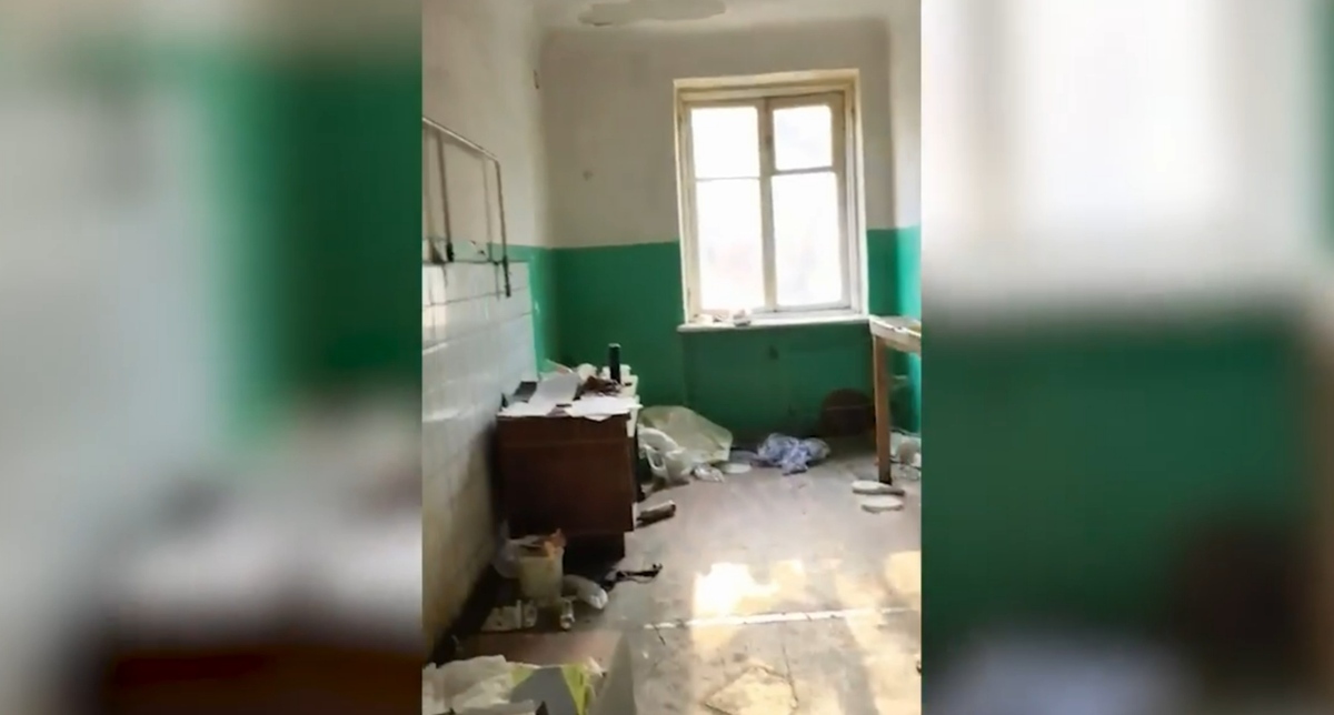 Общежитие в поселке Веселая балка. Кадр видео с сайта "ИА "Высота 102" https://v102.ru/news/155849.html Общежитие в поселке Веселая балка. Кадр видео с сайта "ИА "Высота 102" https://v102.ru/news/155849.html