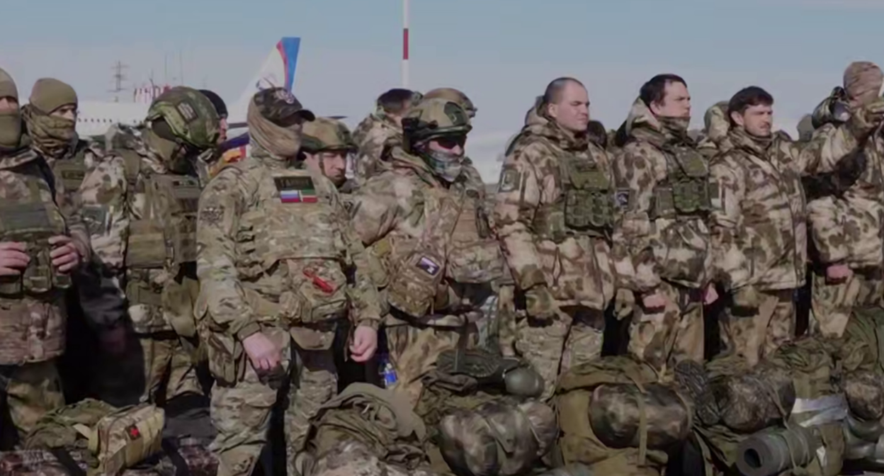 Бойцы в аэропорту Грозного. Скриншот фото из Telegram-канала Рамзана Кадырова от 25.03.26, https://t.me/RKadyrov_95/6392. Бойцы в аэропорту Грозного. Скриншот фото из Telegram-канала Рамзана Кадырова от 25.03.26, https://t.me/RKadyrov_95/6392.