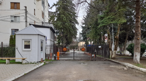 Закрытый выход. Фото корреспондента "Кавказского узла". Закрытый выход. Фото корреспондента "Кавказского узла".