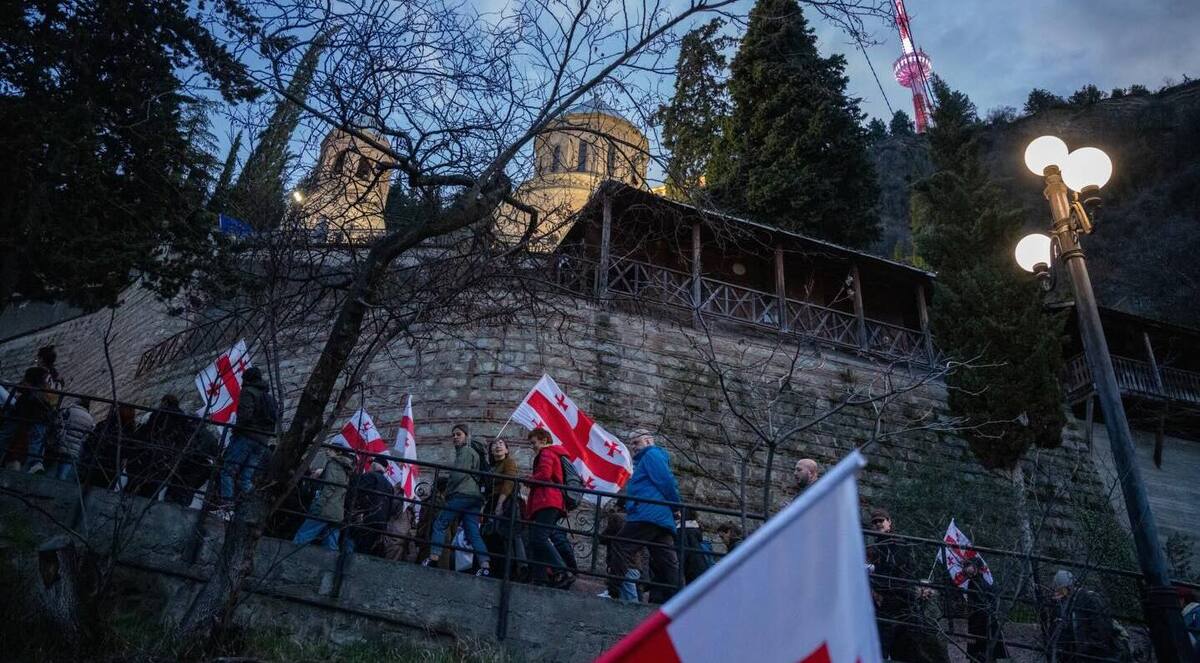 Участники марша солидарности в Тбилиси, 31 марта 2026 года. Фото: Nino Kikvadze / Publika 