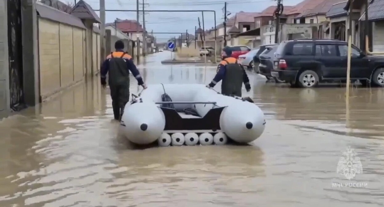 Наводнение в Дагестане. Фото: МЧС России Наводнение в Дагестане. Фото: МЧС России