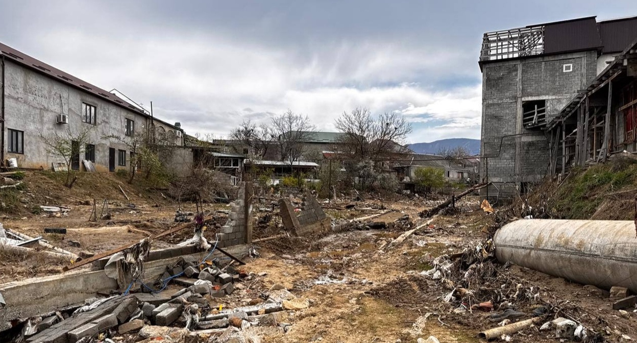 Последствия наводнения в Махачкале. Фото администрации города https://t.me/makhachkalaofficial/21800