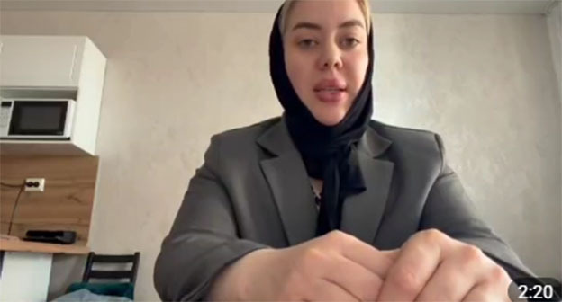 Стоп-кадр видеообращения жительницы Новосибирска. Скриншот видео https://t.me/bloodysx/54358