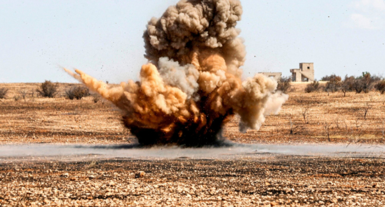 Взрыв мины. Скриншот видео https://video.azertag.az/ru/site/video/308591 Взрыв мины. Скриншот видео https://video.azertag.az/ru/site/video/308591