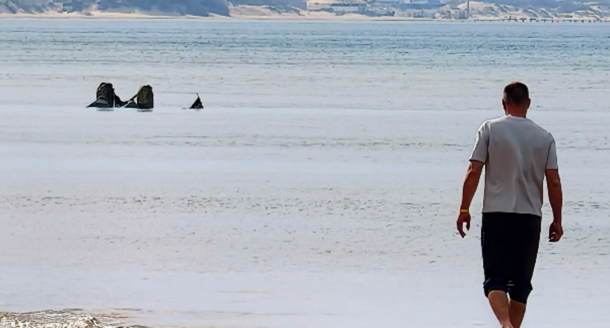 Пляж в Анапе. Скриншот фото из Telegram-канала "Маковозовы" от 18.04.26, https://t.me/makovozovy/58265