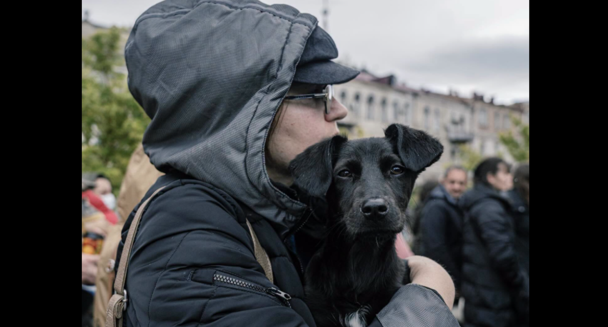 Участники акции у канцелярии Грузии. Скриншот фото Publika