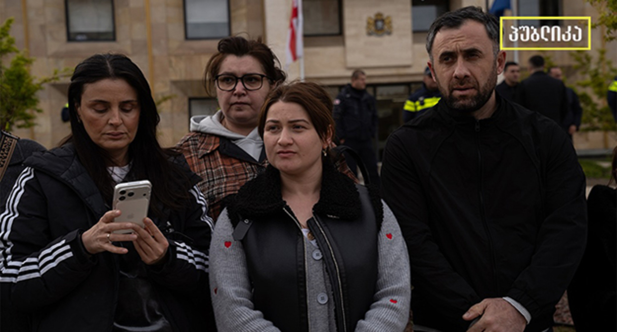 Участники акции с требованием обеспечить современные методы лечения детей с миодистрофией Дюшенна. Фото: https://www.facebook.com/photo/?fbid=1736910411041835&set=pcb.1736910491041827 Facebook принадлежит компании Meta деятельность которой запрещена в России