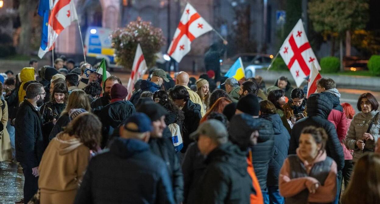 Протестующие на Руставели 21 апреля 2026 года. Фото: Nino Kikvadze / Publika