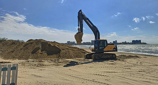 Отсыпка пляжей Анапы песком. Фото: t.me/MoreOz 