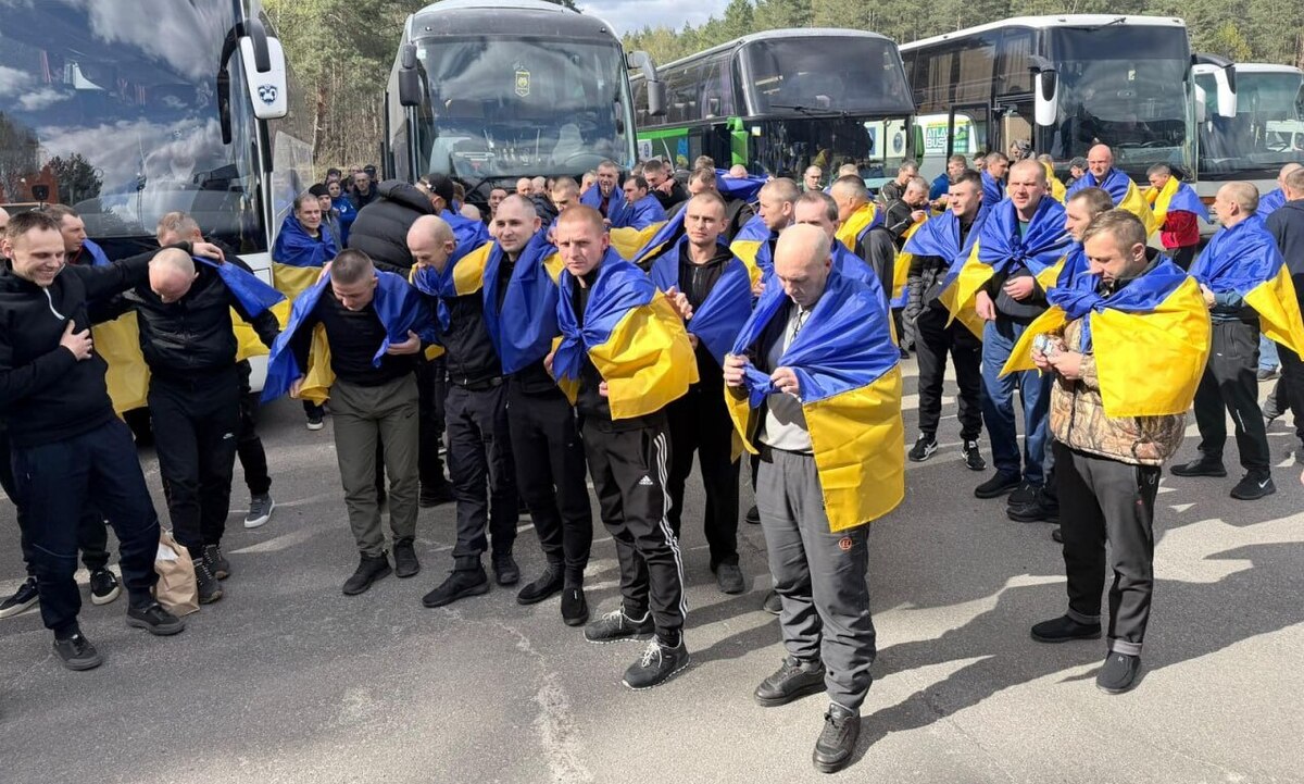 Пленные украинцы после обмена 24 апреля. Фото: Zelenskiy / Official в Telegram