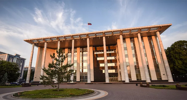 Краснодарский краевой суд. Фото Елены Синеок Юга.ру