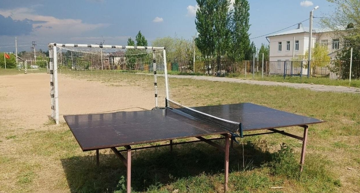 Стадион в волгоградском поселке Второй километр. Фото предоставлено Равилем Шабановым изданию SOTAvision https://t.me/sotavisionmedia/59171 (издание включено в реестр иностранных агентов)