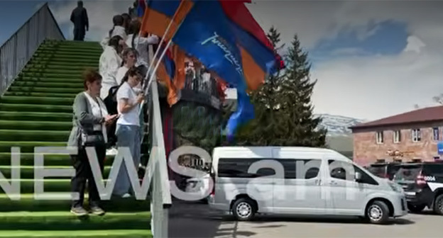 Учителя и ученики в Арагацотнской области приняли участие в предвыборной агитации. 13 мая 2026 г. Скриншот видео https://news.am/ru/video/1034979