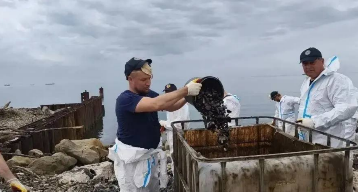 Уборка пляжа в Туапсе. Скриншот фото администрации Краснодара от 13.05.26, https://t.me/krdru/52036