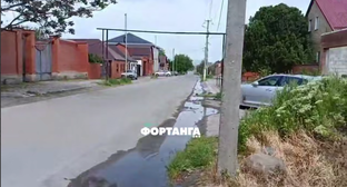 Кадр жители Сунжи пожаловались на разбитые дороги и прорывы труб. Фото: Фортанга / Telegram-канал