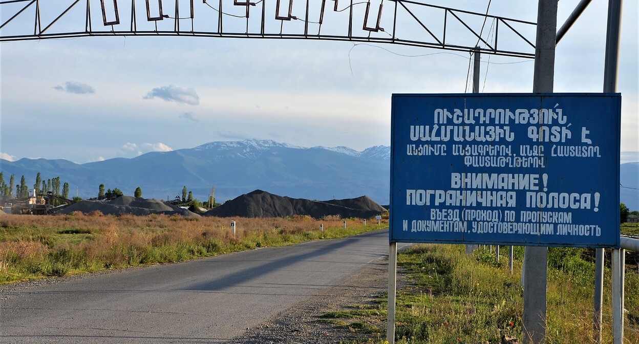 Граница Армении и Турции. Фото: Александр Лапшин, puerrtto.livejournal.com Граница Армении и Турции. Фото: Александр Лапшин, puerrtto.livejournal.com