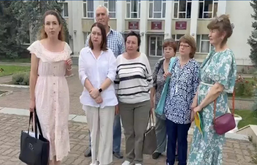 Стоп-кадр видеообращения жителей Лермонтова против проекта администрации города по застраиванию зеленой зоны. Фото: "Блокнот-Ставрополь" / "ВКонтакте" Стоп-кадр видеообращения жителей Лермонтова против проекта администрации города по застраиванию зеленой зоны. Фото: "Блокнот-Ставрополь" / "ВКонтакте"