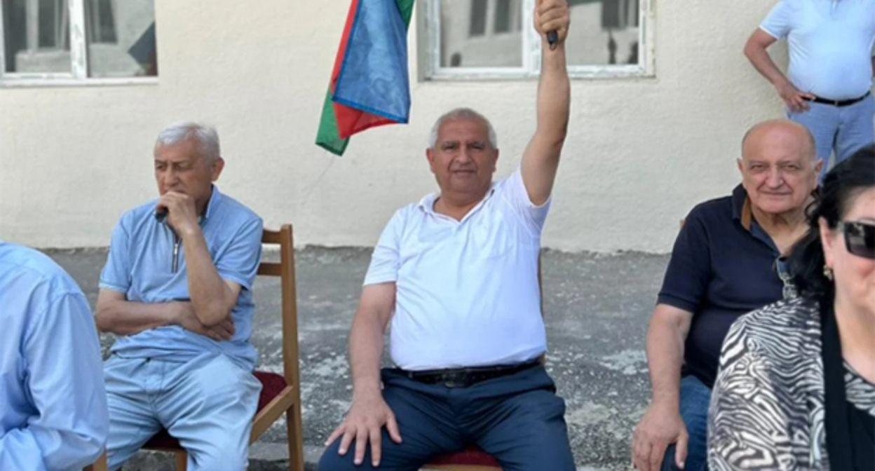 Переселившимся семья вручили ключи от квартир в Ханкенди. 19 июня 2026 г. Фото: http://armiya.az/ Переселившимся семья вручили ключи от квартир в Ханкенди. 19 июня 2026 г. Фото: http://armiya.az/
