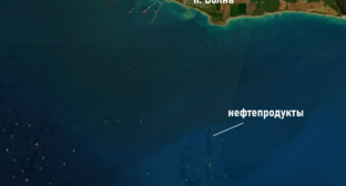 Разлив нефтепродуктов близ поселка Волна. Скриншот фото SkyEye от 28.05.26, https://t.me/greensatru/211