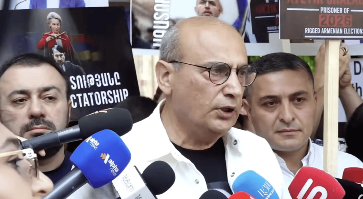 Стоп-кадр: "Два оппозиционных движения провели акцию протеста у здания правительства Армении". Фото: News.am. / https://news.am/ru/news/104732 Стоп-кадр: "Два оппозиционных движения провели акцию протеста у здания правительства Армении". Фото: News.am. / https://news.am/ru/news/104732