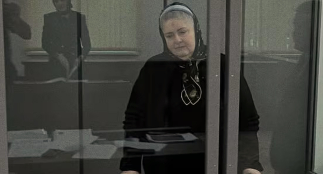 Зарема Мусаева в суде. Скриншот фото из Telegram-канала "Команды против пыток" (признана иноагентом) – https://t.me/no_torture/3573. Зарема Мусаева в суде. Скриншот фото из Telegram-канала "Команды против пыток" (признана иноагентом) – https://t.me/no_torture/3573.