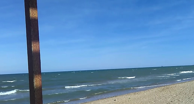 Пляж "Оазис" в Махачкале. Скриншот видео https://www.youtube.com/watch?v=bEdmnst628w Пляж "Оазис" в Махачкале. Скриншот видео https://www.youtube.com/watch?v=bEdmnst628w