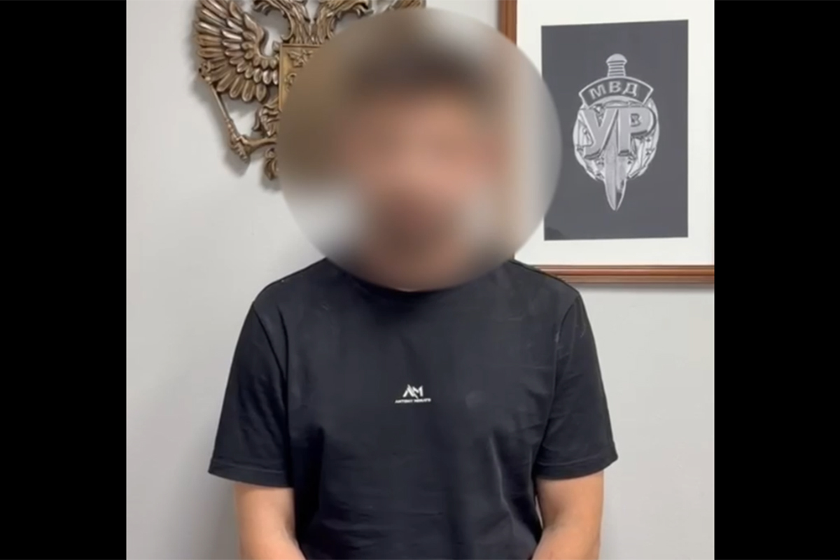 Житель Челябинска приносит публичные извинения на камеру. Кадр из видео в Telegram-канале полиции Краснодара – https://t.me/mvd23krasnodar/8057 Житель Челябинска приносит публичные извинения на камеру. Кадр из видео в Telegram-канале полиции Краснодара – https://t.me/mvd23krasnodar/8057