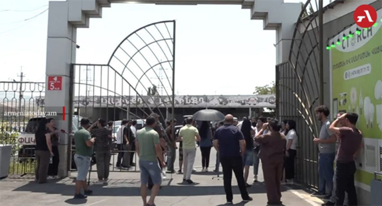 Акция протеста сотрудников ТЦ Царукяна "Ариндж Молл". 23 июля 2026 г. Фото: https://armeniatoday.am/society-ru/1105872/