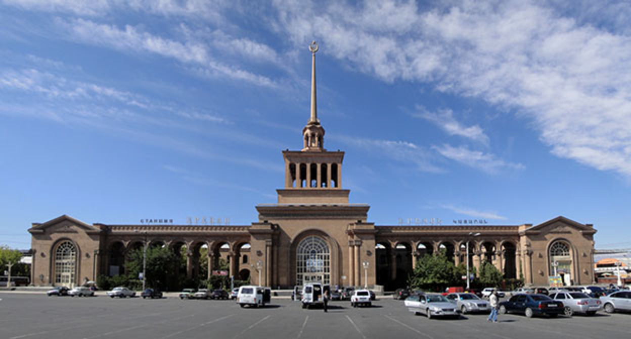 Cтанция Ереван. Фото: vahemart https://ru.wikipedia.org/ Cтанция Ереван. Фото: vahemart https://ru.wikipedia.org/