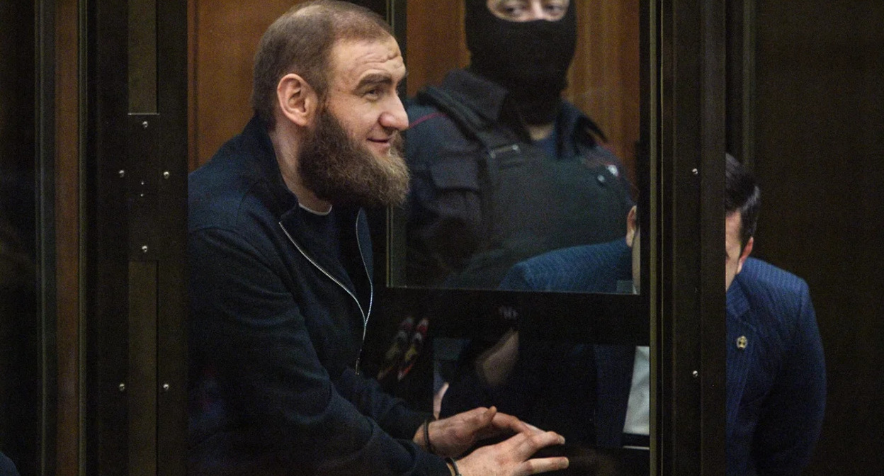 Осужденный бывший сенатор Рауф Арашуков в суде. Фото: Коммерсант / https://www.kommersant.ru/doc/8922759 Осужденный бывший сенатор Рауф Арашуков в суде. Фото: Коммерсант / https://www.kommersant.ru/doc/8922759