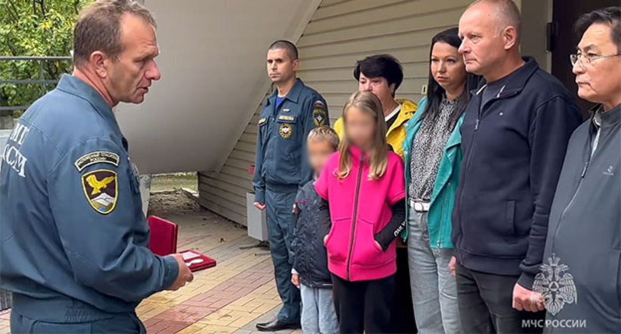Передача медали "За отвагу" семье погибшего спасателя МЧС России Семена Лугового. 30 сентября 2026 г. Фото: https://vk.ru/urpso_mchs Передача медали "За отвагу" семье погибшего спасателя МЧС России Семена Лугового. 30 сентября 2026 г. Фото: https://vk.ru/urpso_mchs